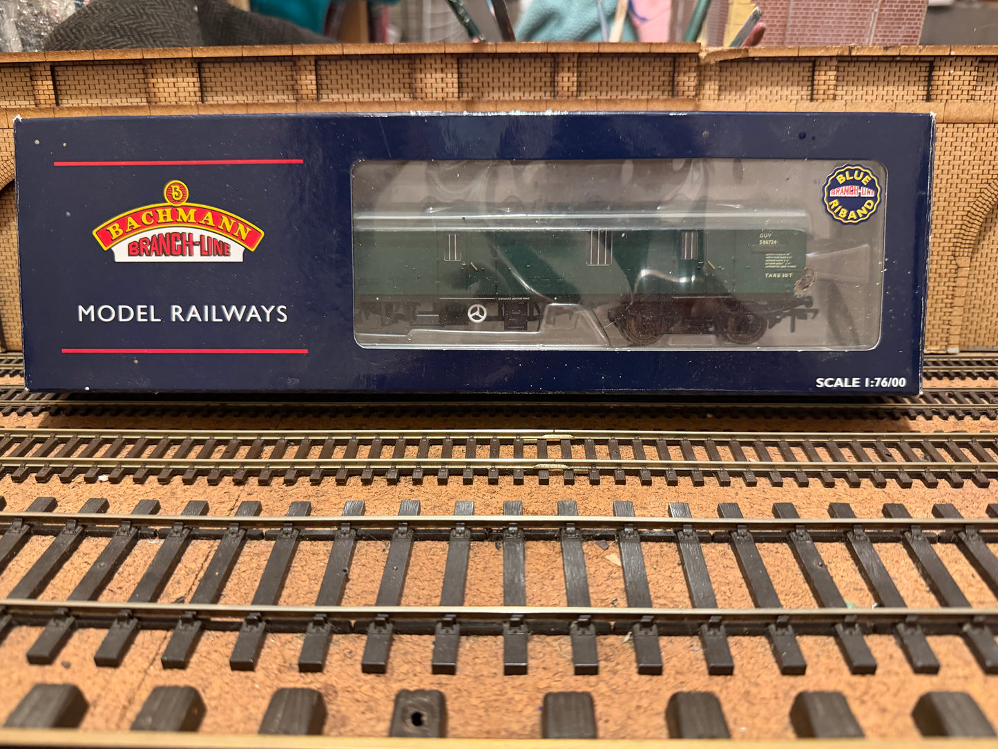 Bachmann 39-273 (OO) British Railways, MK1 General Use Vehicle No.S86724 in BR Southern Region Green. 
