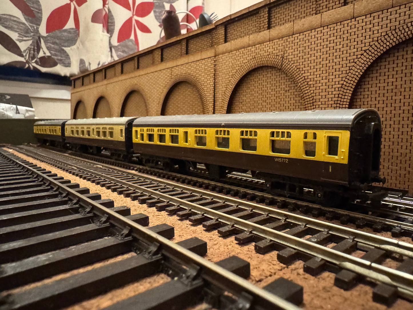 Tri-ang (TT) British Railways, Western Region MK1 Bundle in BR WR Chocolate and Cream.
