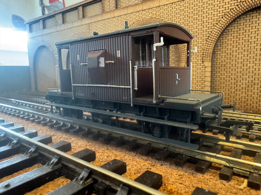 Bachmann 37-537D (OO) British Railways 20T Brake Van No.B952830 in weathered BR Bauxite. 