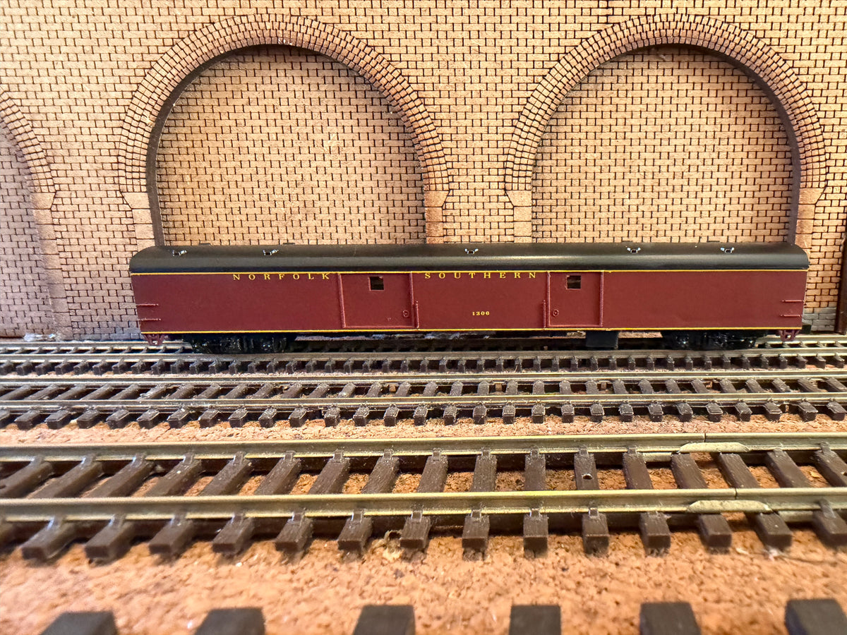 Con-Cor #0001-04082A (N Scale) Norfolk Southern Railroad, 85ft Baggage Car No.1306 