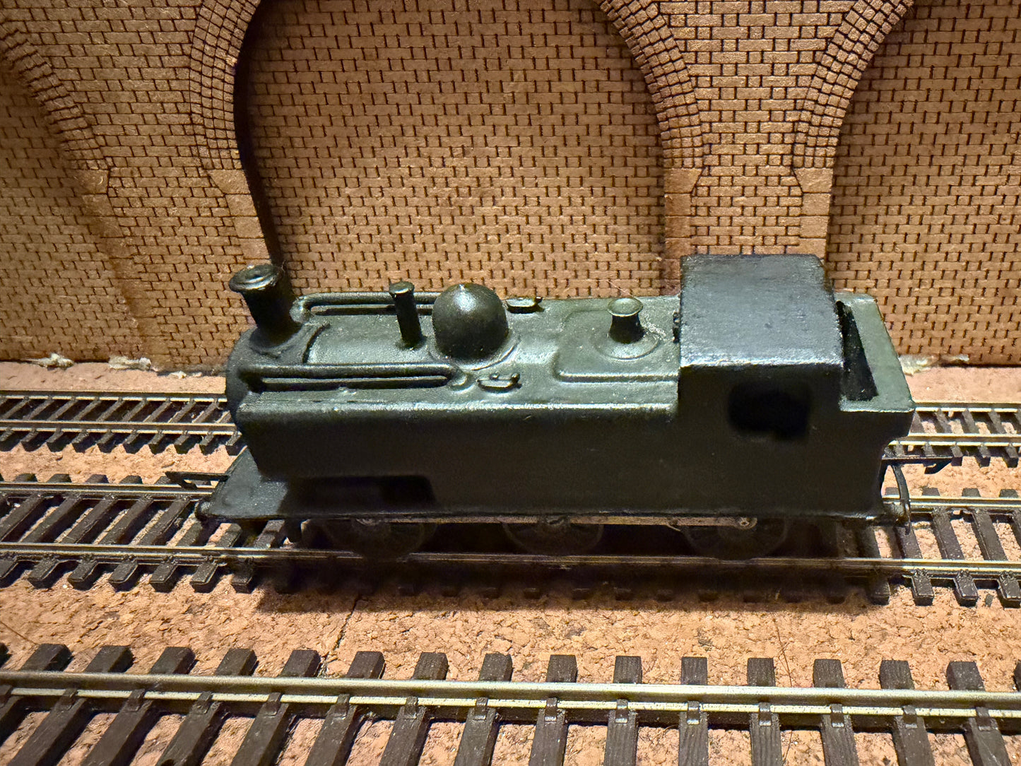 Tri-ang / Unknown (TT) Great Western Railway 97xx Condensing Pannier in undercoat black. 