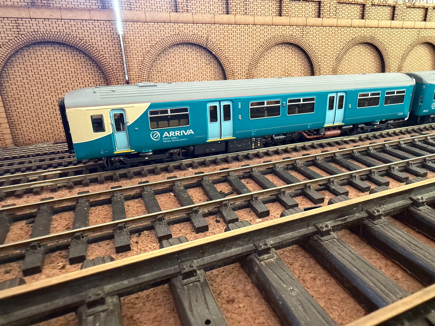 Bachmann 32-935 (OO) Ex British Rail Class 150/2 No.150256 in Arriva Trains Wales / Trenau Arriva Cymru livery. DCC Ready