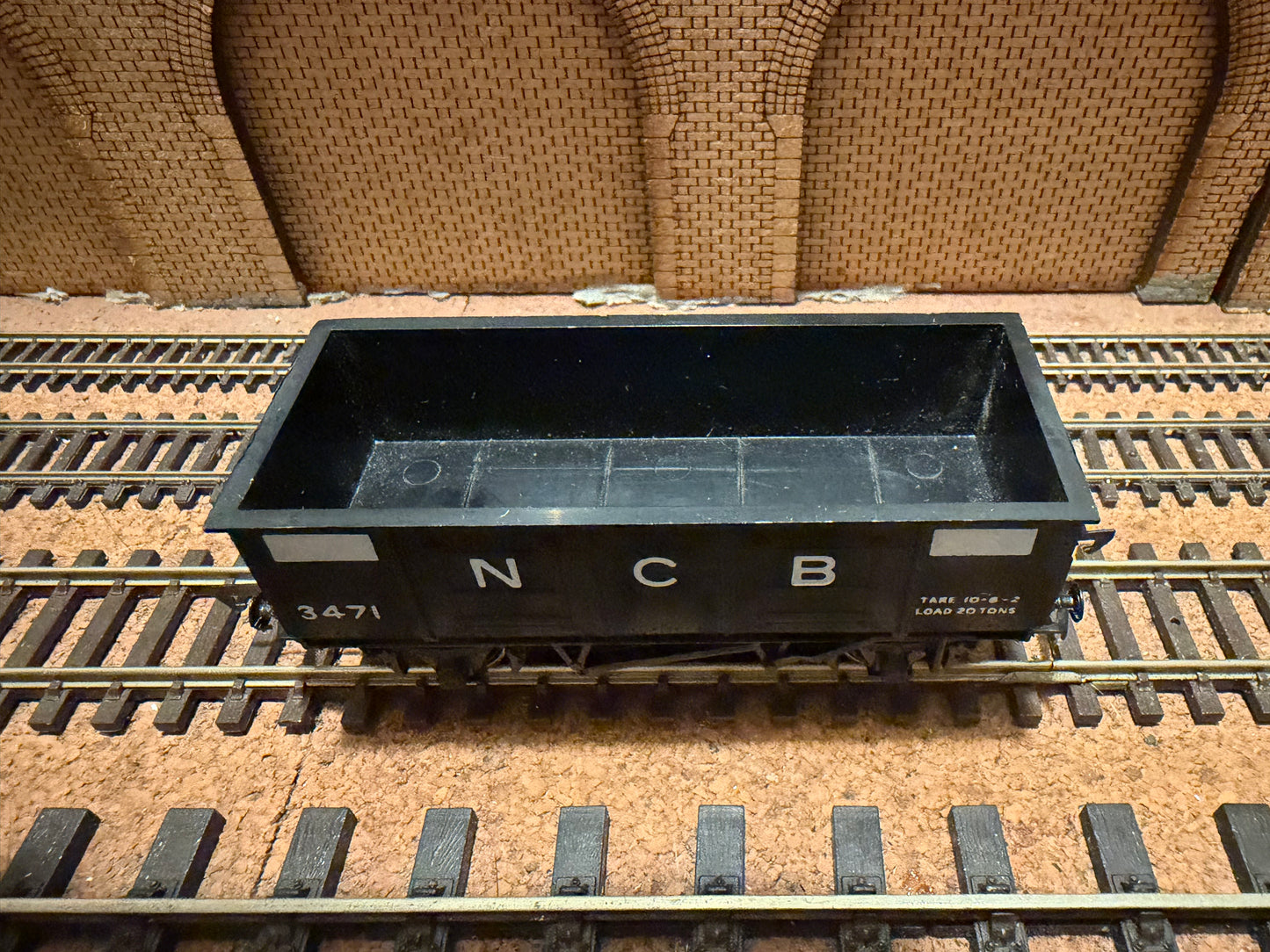 Hornby R.102 (OO) National Coal Board, 20T Steel Body Wagon No.3471 in NCB Black 