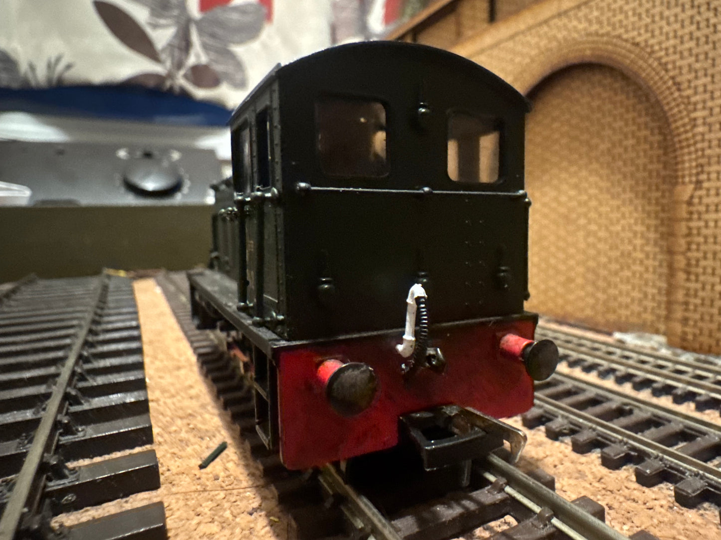 Bachmann 31-338 (OO) British Railways, Drewry Car Company 200HP 0-6-0 Diesel Mechanical Shunter [Class 04] No.D2282 in lightly weathered Plain BR Green. 