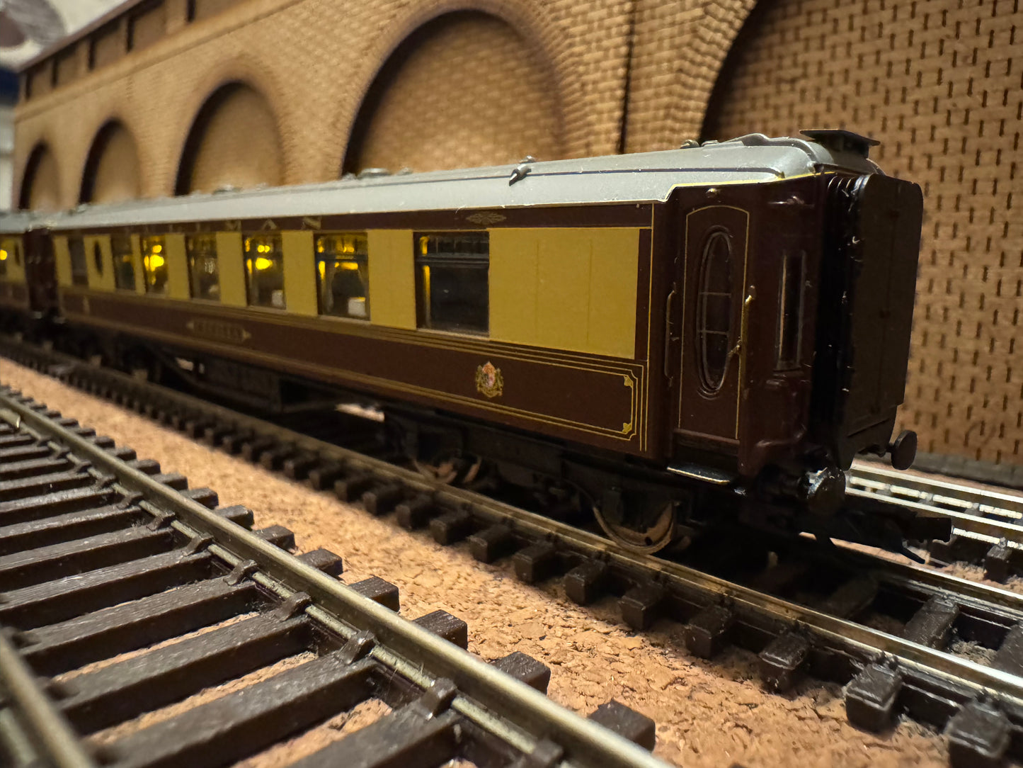 Hornby TT1001AM (TT120) The Scotsman, Starter Set. DCC Ready 