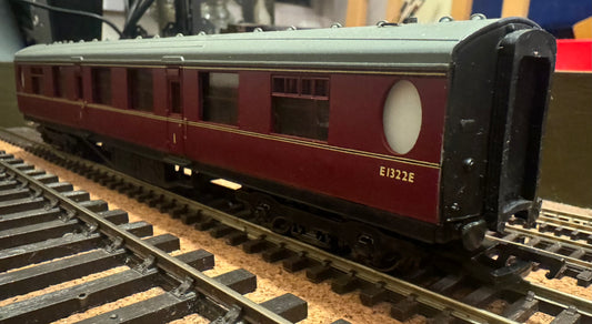 Bachmann 34-476 (OO) Ex LNER ‘Thompson’ 63’ First Corridor Coach No.E1322E in British Railways Maroon (Original)