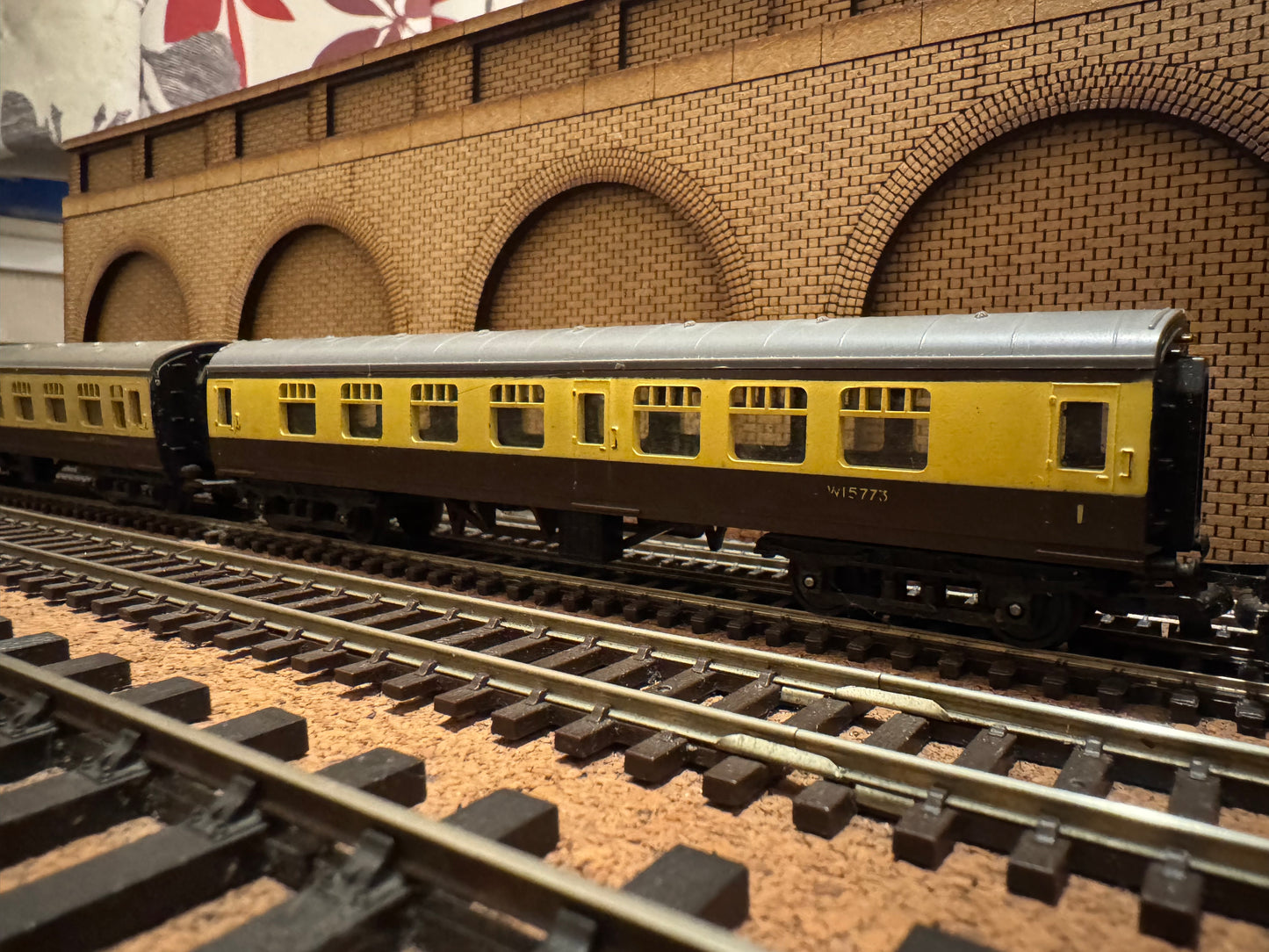 Tri-ang (TT) British Railways, Western Region MK1 Bundle in BR WR Chocolate and Cream.