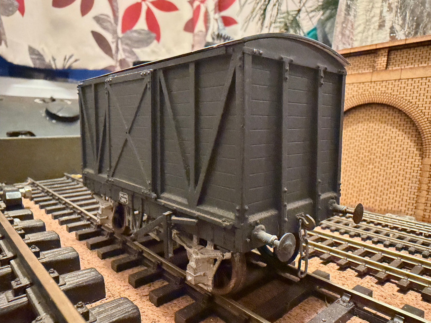 Slaters (O Gauge) Ex MR 10T Covered Van No.39916 in LMS Grey 