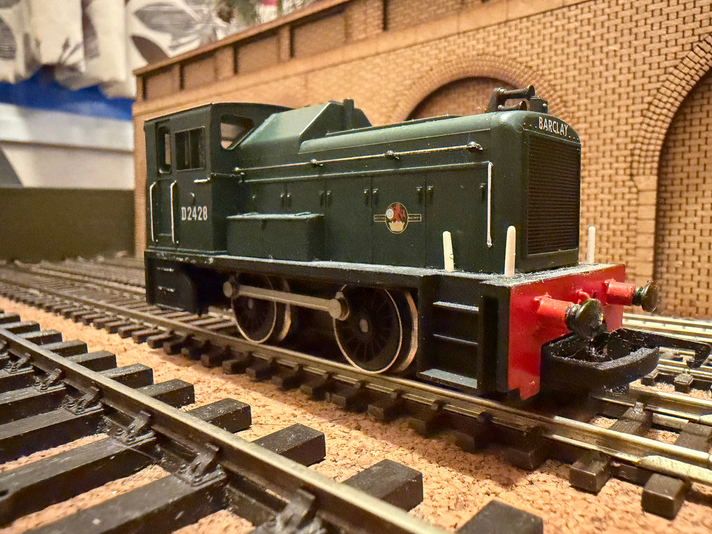 Hornby R875 (OO) British Railways, Barclay 204HP Diesel Mechanical Shunter [Class 06] D2428 in all over BR Green