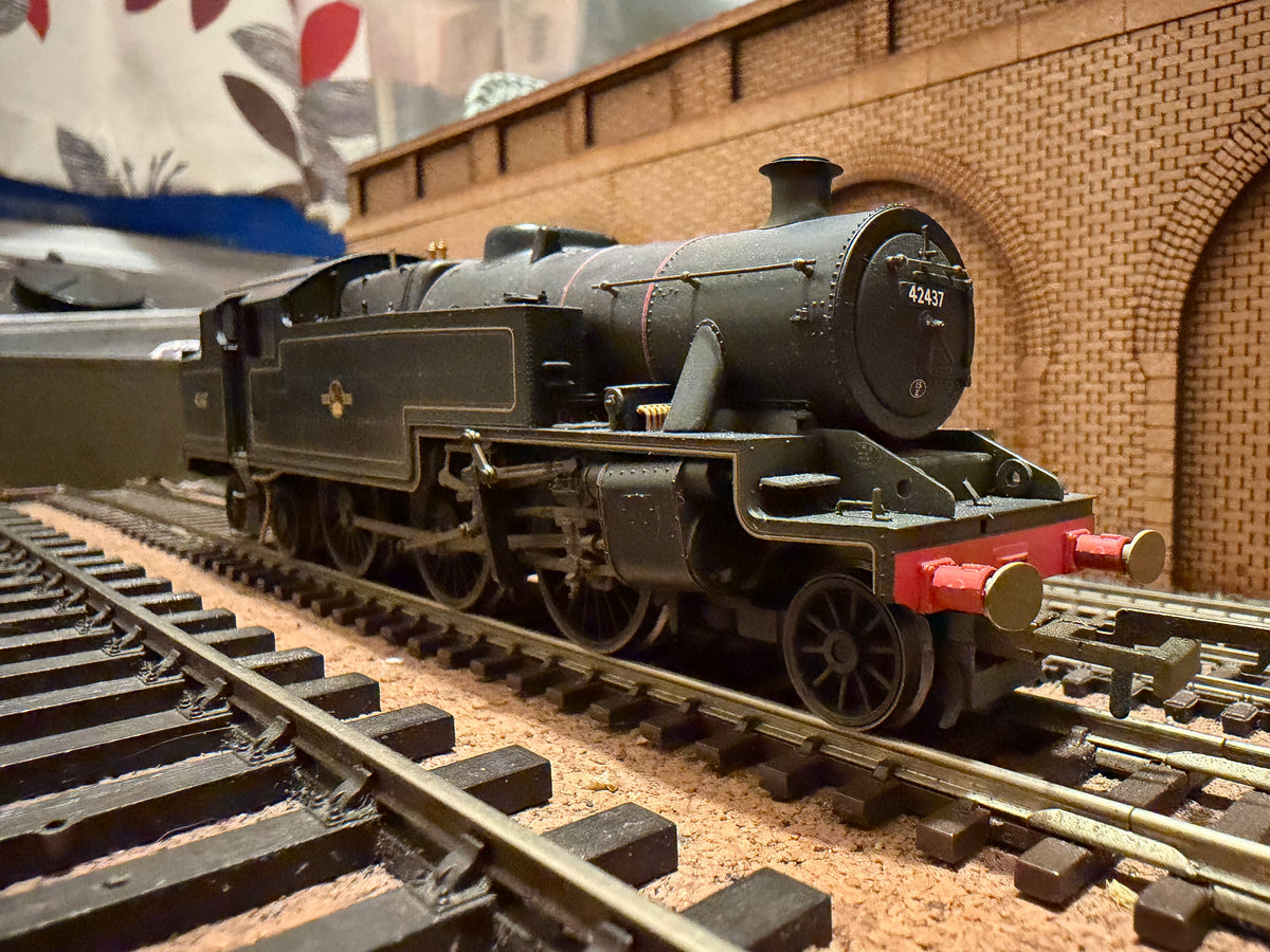 Hornby R2637X (OO) Ex LMS ‘Stanier’ 4P Two Cylinder No.42437 In lightly weathered British Railways Lined Black. (Shed Code 15E, Leicester Great Central Depot). DCC Fitted. 