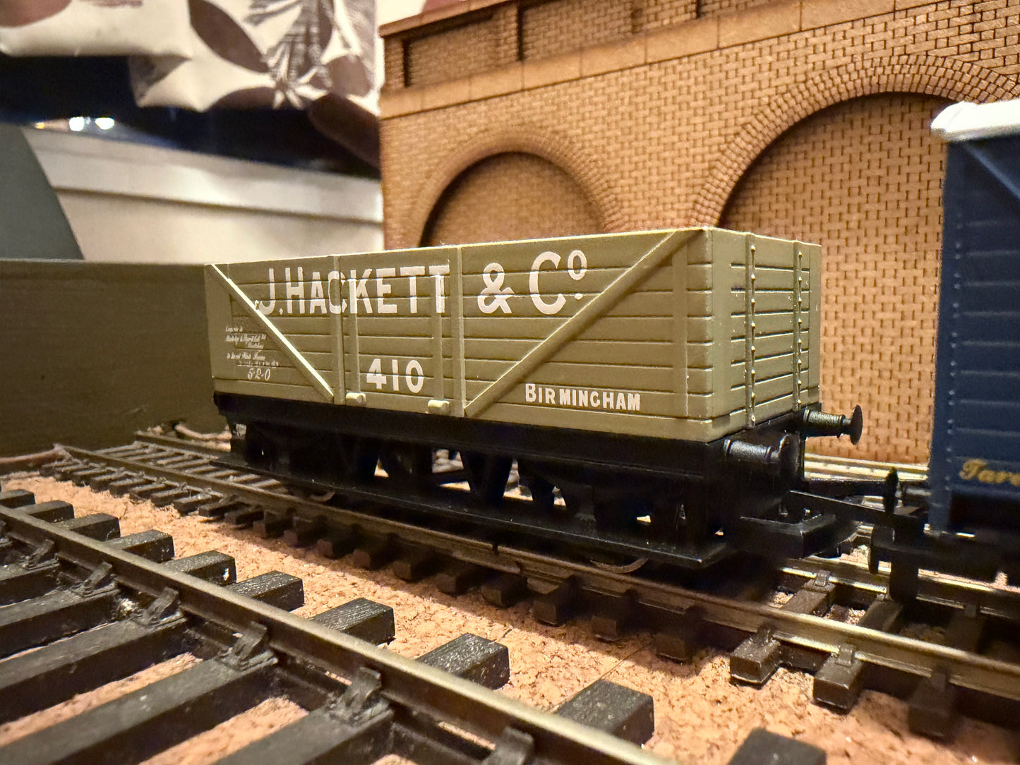 Hornby R1224 (OO) Urban Rambler, starter set. 