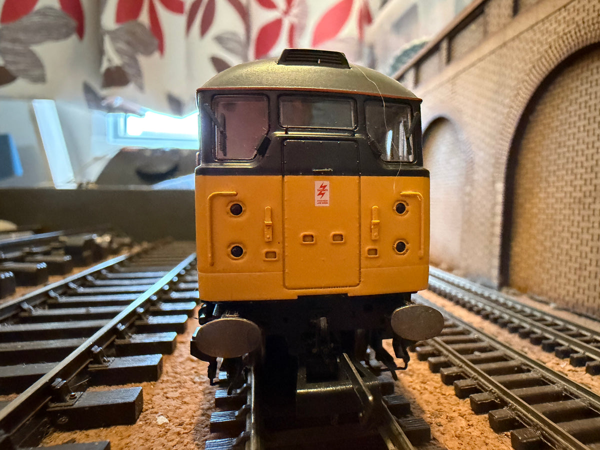 Hornby R2421 (OO) British Railways, Class 31/1 ‘Skinhead’ No.31110 in British Rail Civil Engineers ‘Dutch’ Grey and Yellow. DCC Ready 