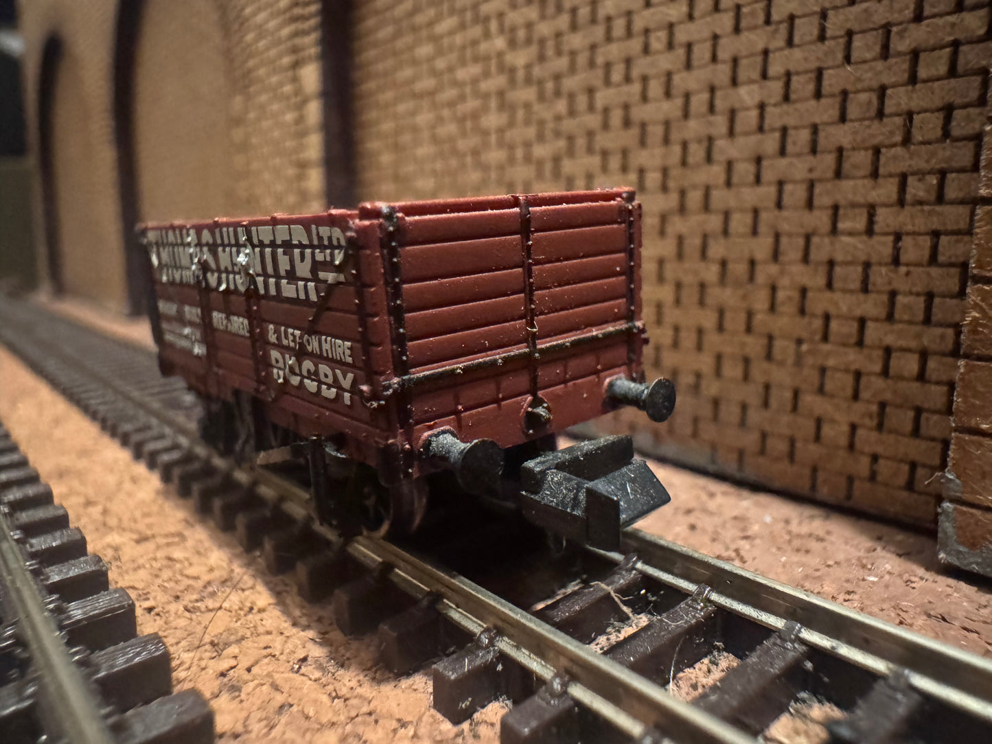Graham Farish 377-2009K (N Gauge) Thomas Hunter Ltd Severn Plank Open Wagon. 