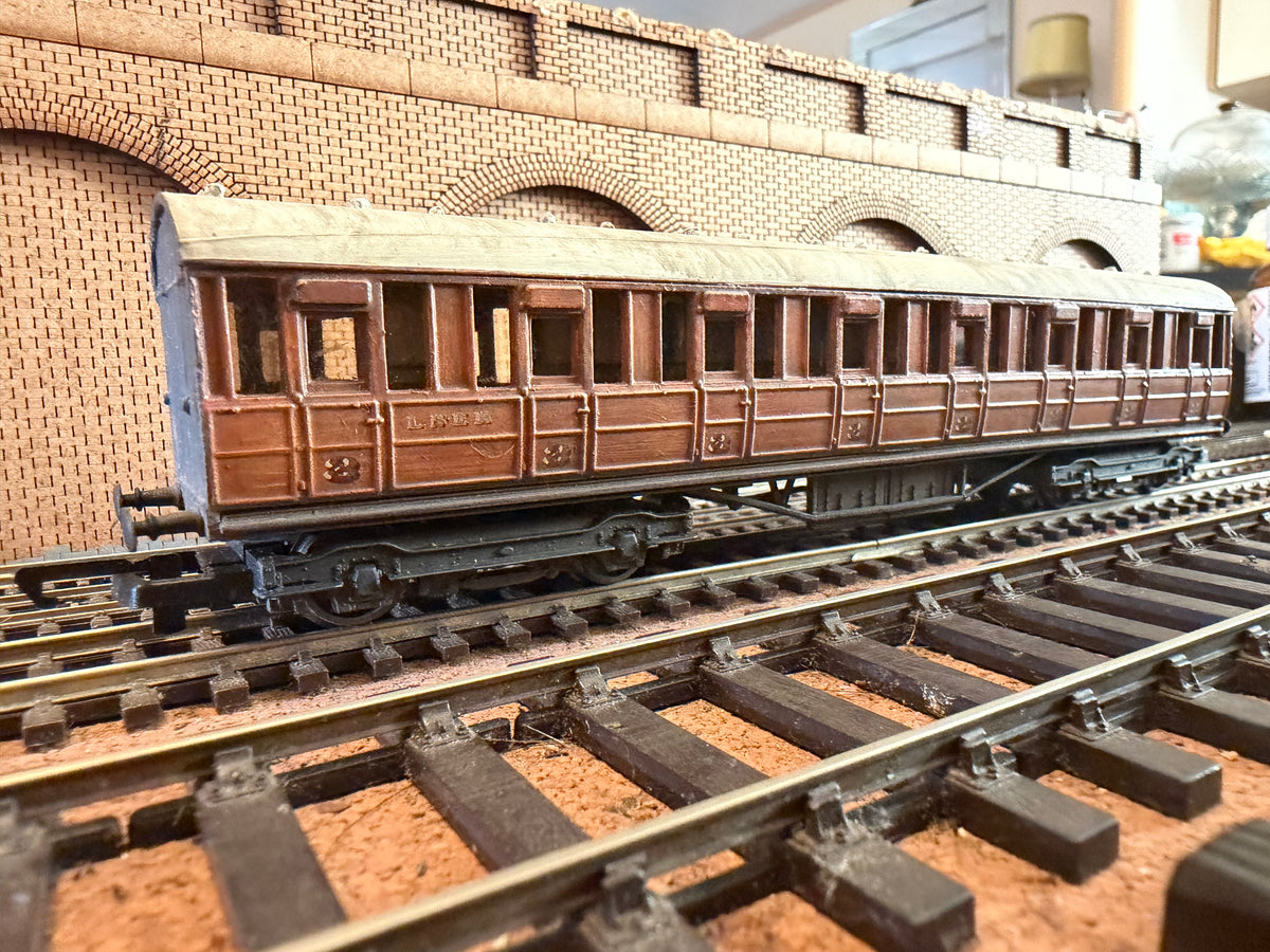 Ian Kirk (OO) Scratch Built (OO) London North Eastern Railway, Gresley Third Class Suburban Coach (No Number) in Weathered LNER Varnished Teak 
