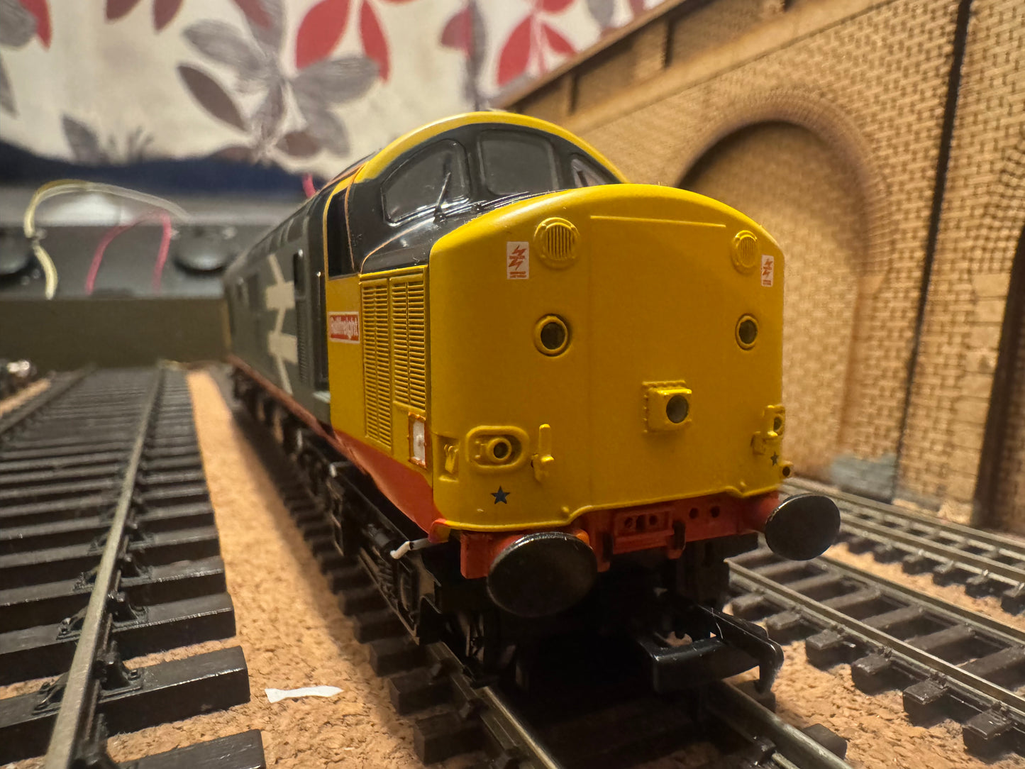 Bachmann 32-387 (OO) British Railways Class 37/5 No.37506 in British Rail, Railfreight Red Stripe Livery and Thornaby Depot Decal. DCC Ready 