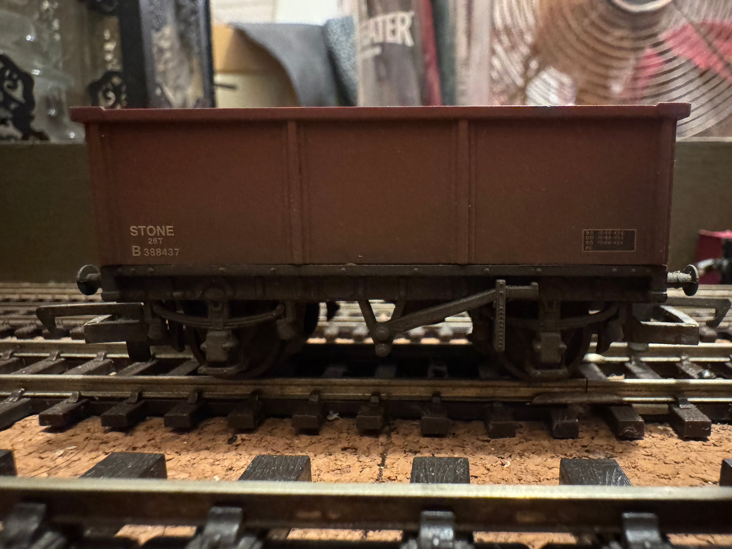 Hornby R.239 (OO) British Railways 26T Mineral Wagon (Stone) No.B388437 in Weathered BR Bauxite. 