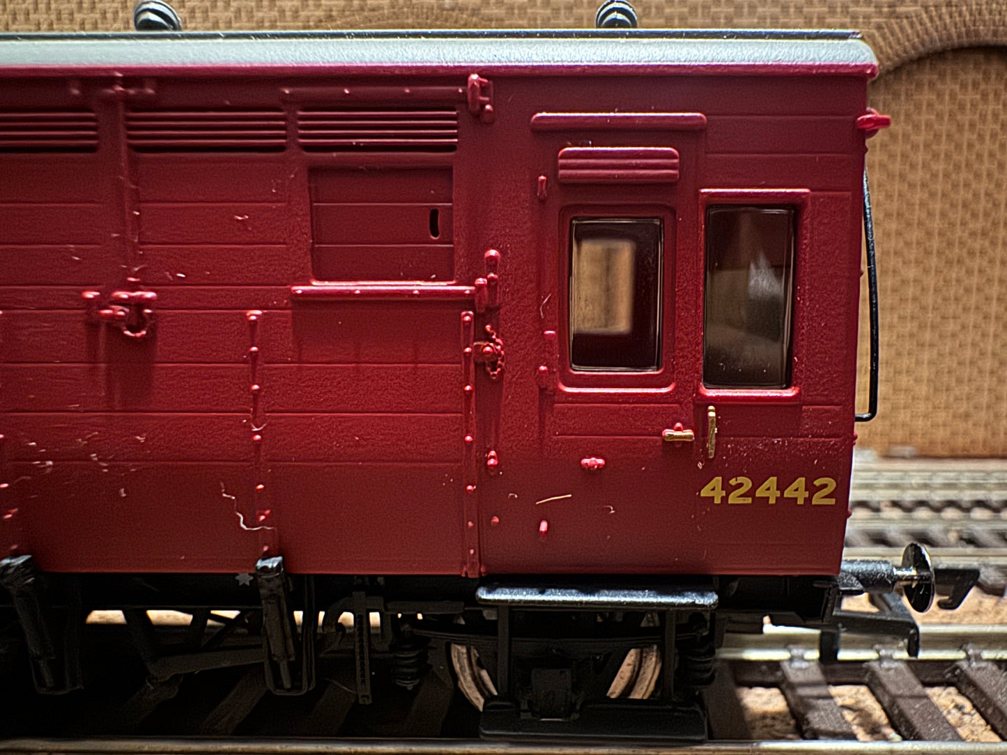 Hornby R6727A (OO) London Midland & Scottish Railway, Horse and Groom Box Wagon No.42442 in LMS Crimson 