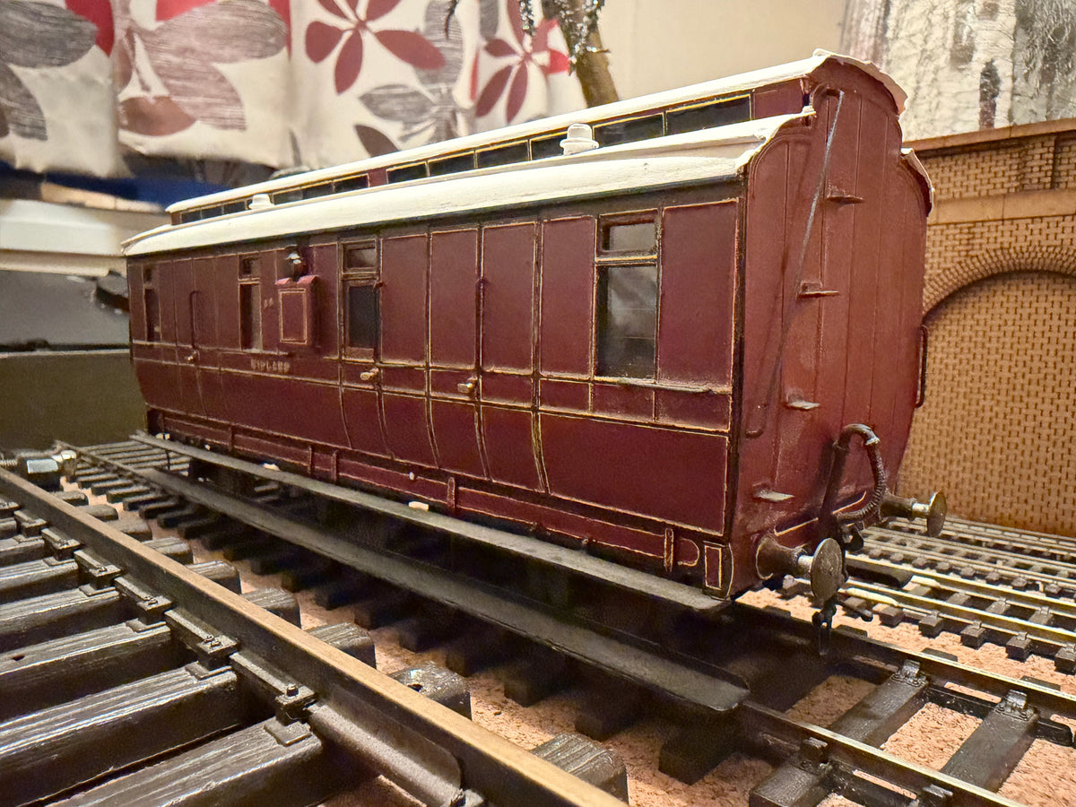 Midland Carriage Works J132 (O Gauge) Midland Railway Diagram 530, Six-wheeled Clerestory Roof Full Brake No.56 in Late Midland Railway Limed Crimson Lake. 