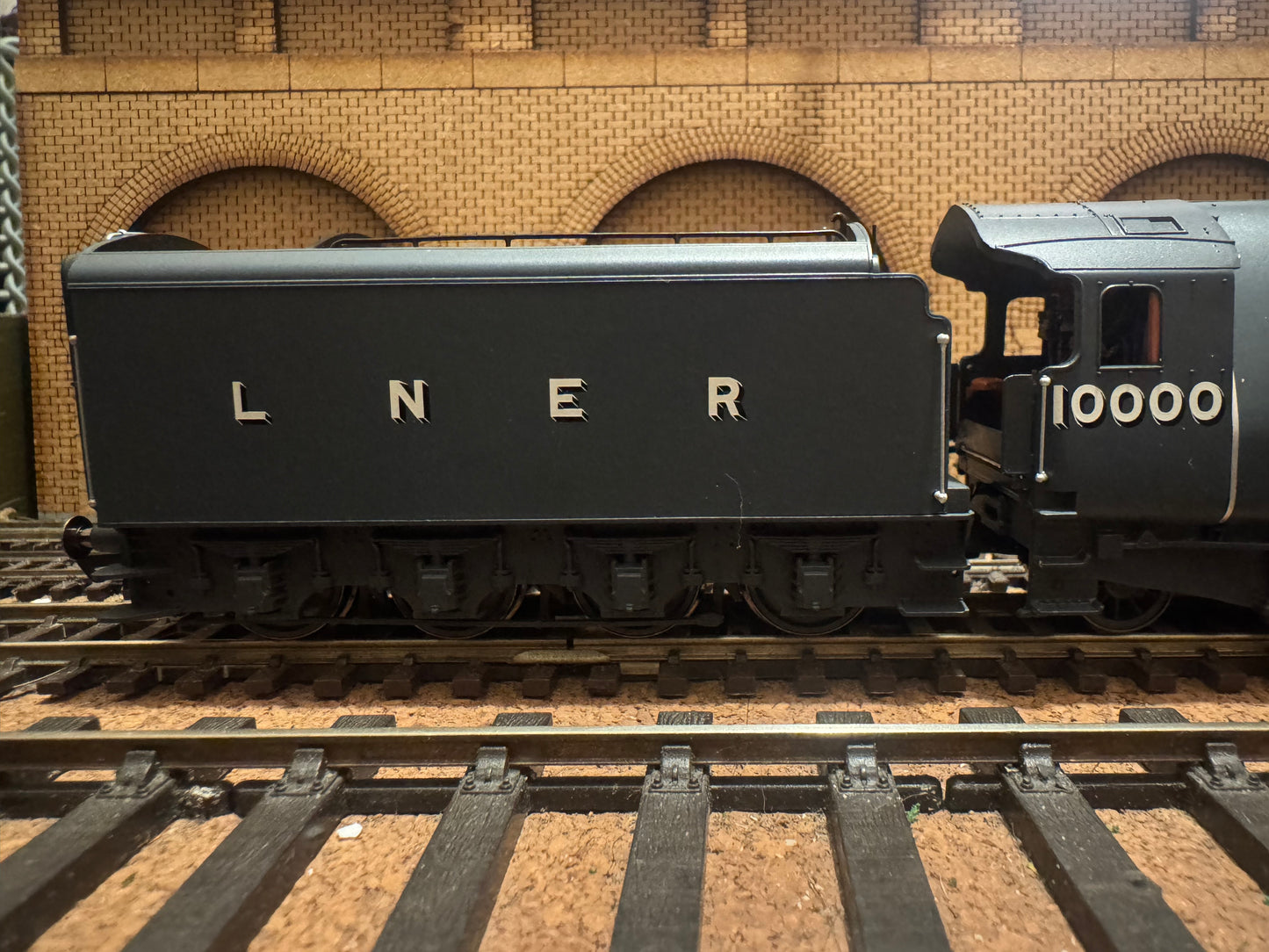 Hornby R3840 (OO) London North Eastern Railway W1 No.10000 ‘Hush Hush’ in LNER Experimental Dark Grey. DCC Ready 