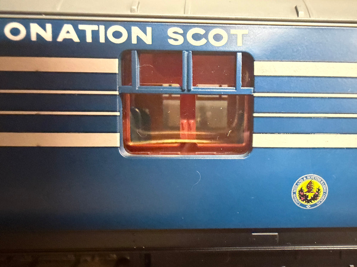 MTH 22-60056A (O Gauge) London Midland & Scottish Railway, ‘Stanier’ Corridor Brake First No.5053 in LMS Coronation Scot Livery 