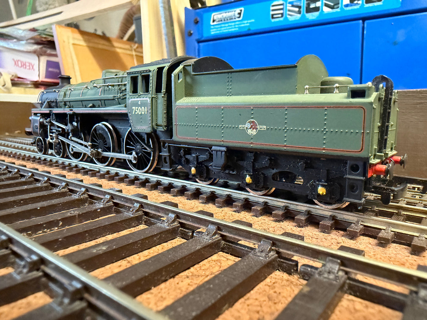 Mainline 37-053 (OO) British Railways Standard Class 4MT 4-6-0 No.75001 in BR Western Region Lined Green
