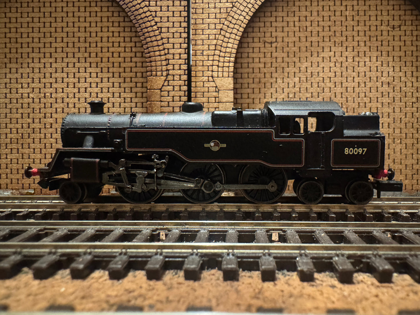 Graham Farish 372-525 (N Gauge) British Railways Standard 4MT Tank No.80097 in Lined BR Black. (Shed Code, 33A Plaistow Depot) 