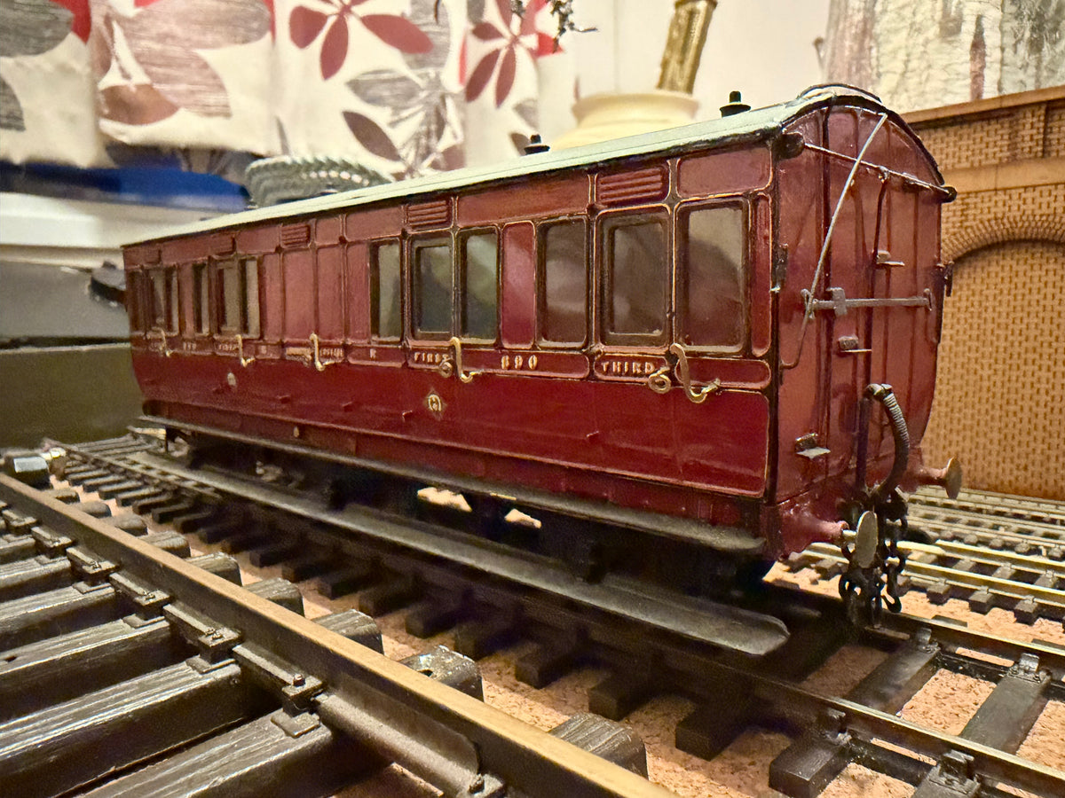 Unknown Manufacturer (O Gauge) Midland Railway Six Wheel Compartment Composite Coach No.890 in Midland Railway lined Crimson Lake. 