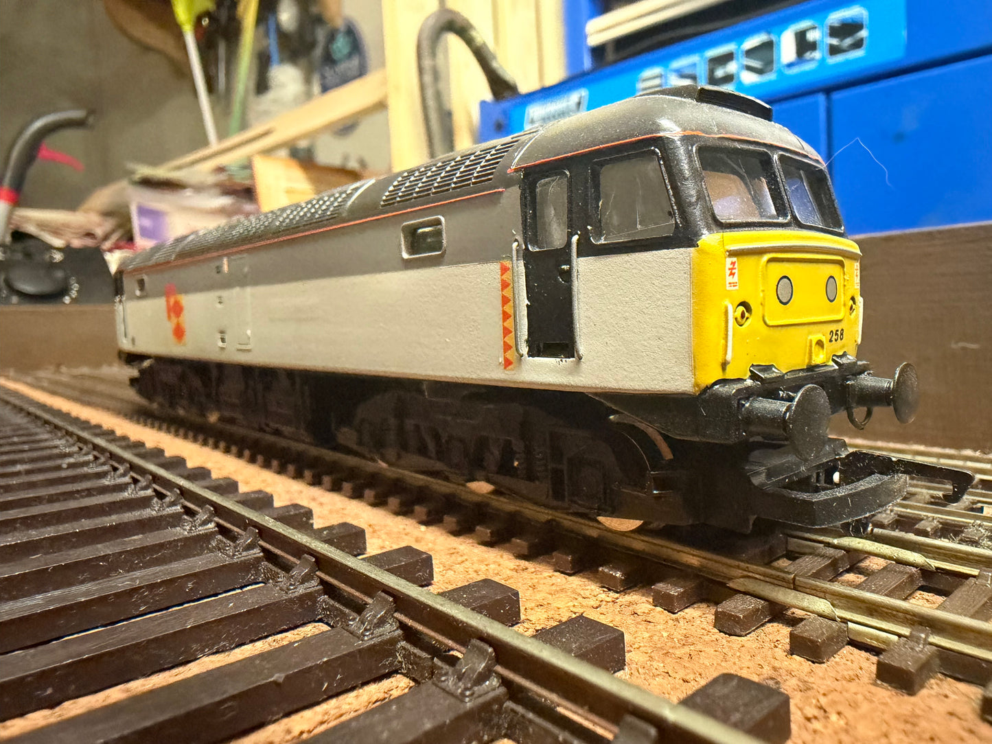Hornby R.245 (OO) British Railways Class 47/0 No.47258 in British Rail Railfreight Distribution Livery