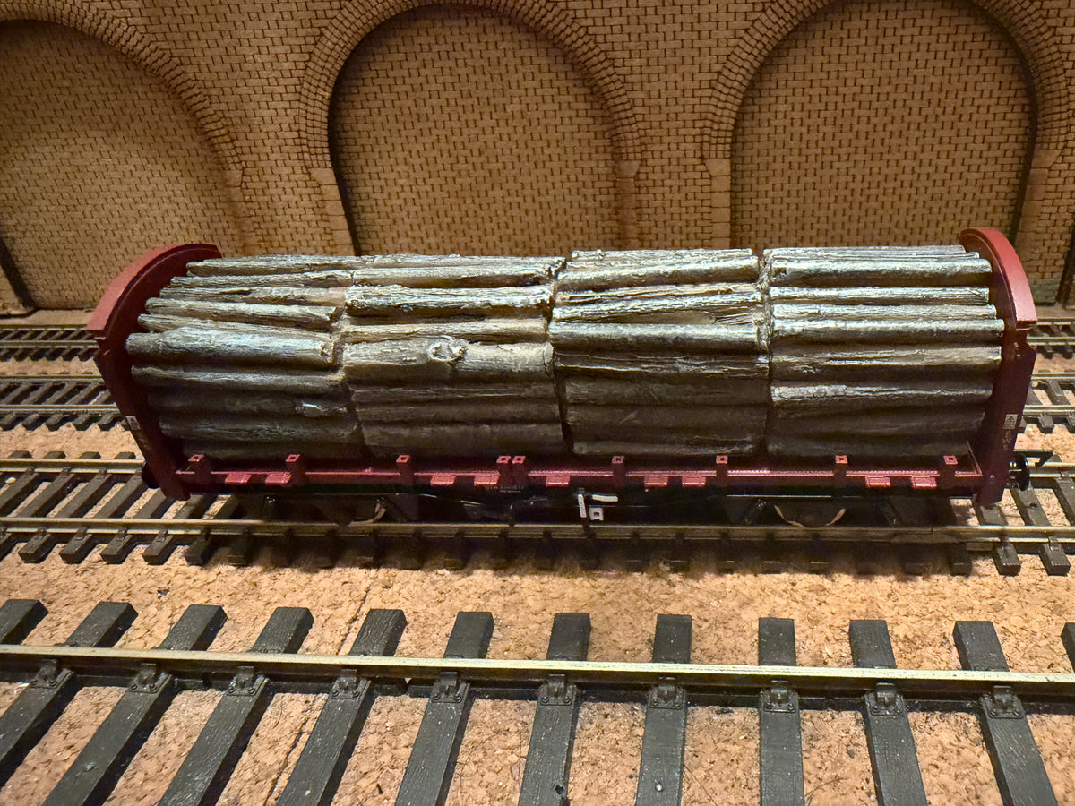 Bachmann 38-301 (OO) Ex British Rail, OTA Lumber Wagon with Load No.200817 in EWS Livery 