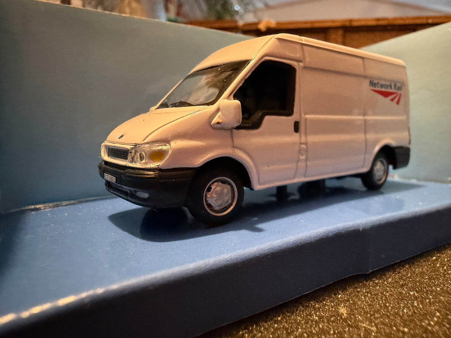 Cararama 192D/194D (1:72 Scale) Ford Transit MK6 in Network Rail Livery 