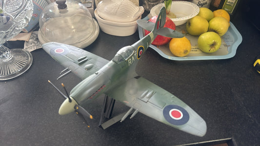 Revell 07404 (1:32 scale) Supermarine Spitfire MK22 PK596 RAT-L of 613 Squadron RAF ‘City of Manchester Squadron’ 