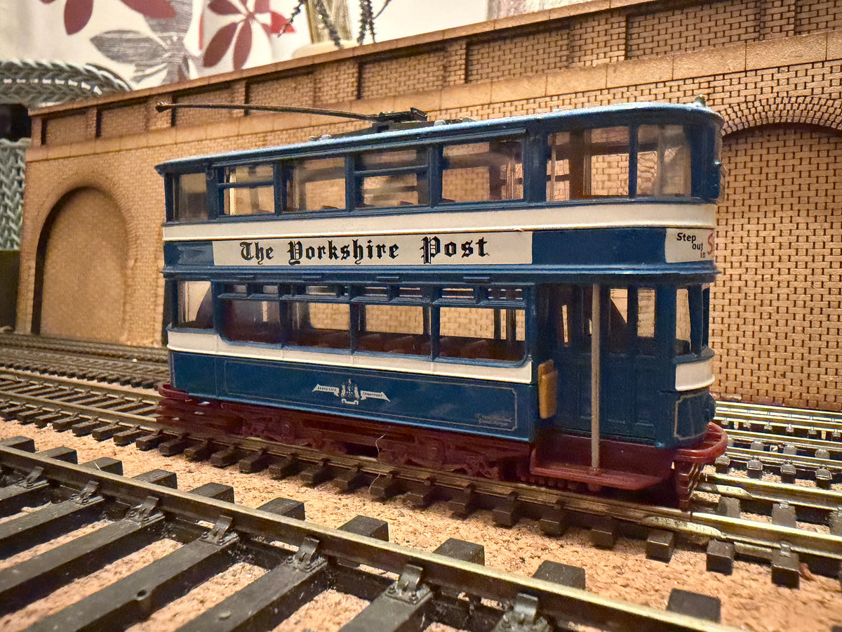EFE E14301 (OO / 1:76) Horsefield Tram No.161 in Leeds City Transport Livery 