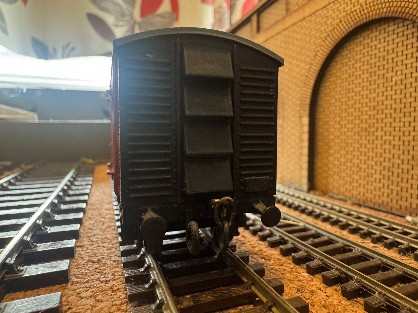 Airfix 02661–5 (OO) 10T Weathered Ventilated Meat Van.