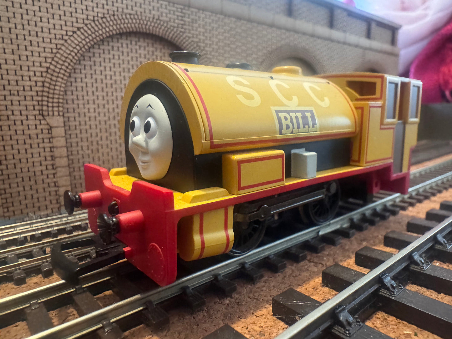 Hornby Thomas & Friends R9047 (OO) Sodor China Cley Company “Bill” in SCC lined Yellow 
