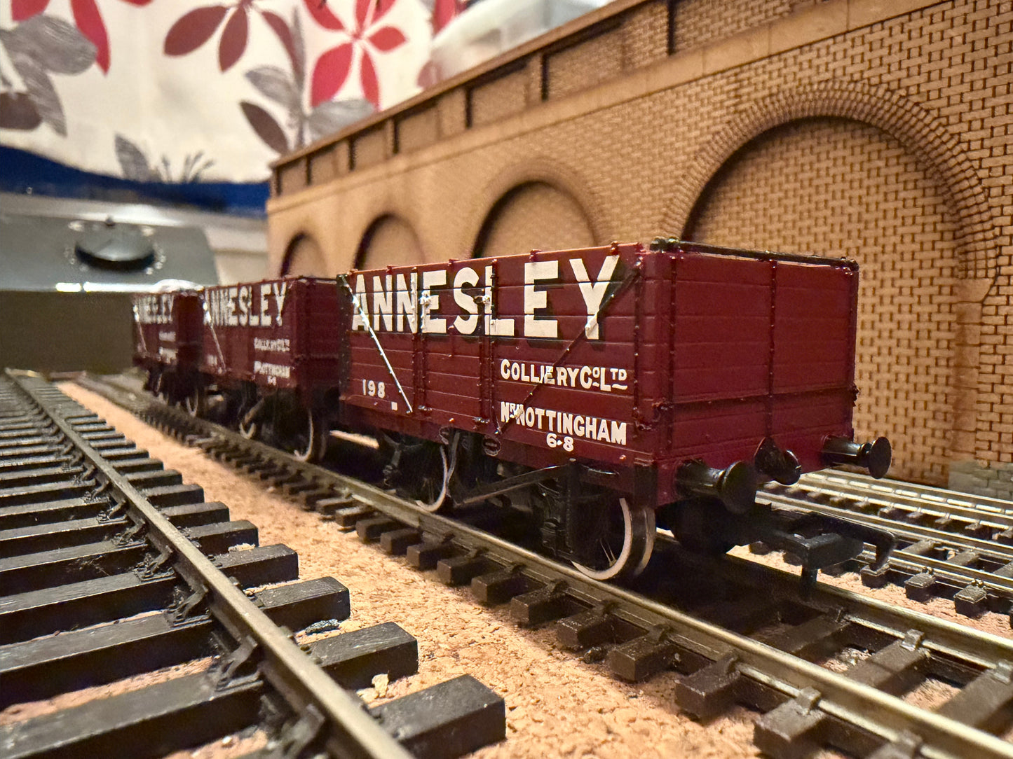 Bachmann 37-081X (OO) Annesley Colliery Company, Seven Plank Coal Wagon Triple Pack. Limited edition 
