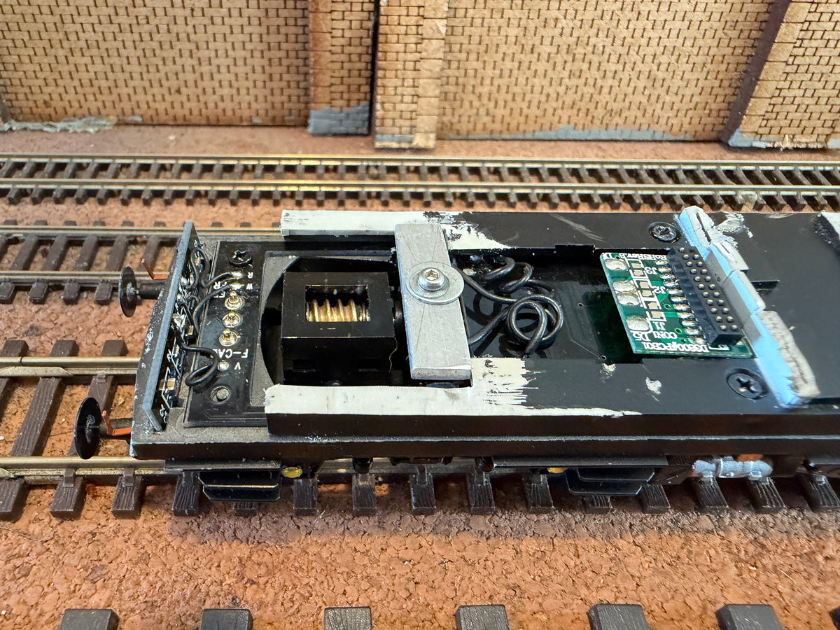 Dapol 4D-009-009D (OO) Ex British Railways Class 121. Departmental Sandite & Route Learning Unit 960021 in Railtrack Livery. DCC Ready. (Working Project Model) 
