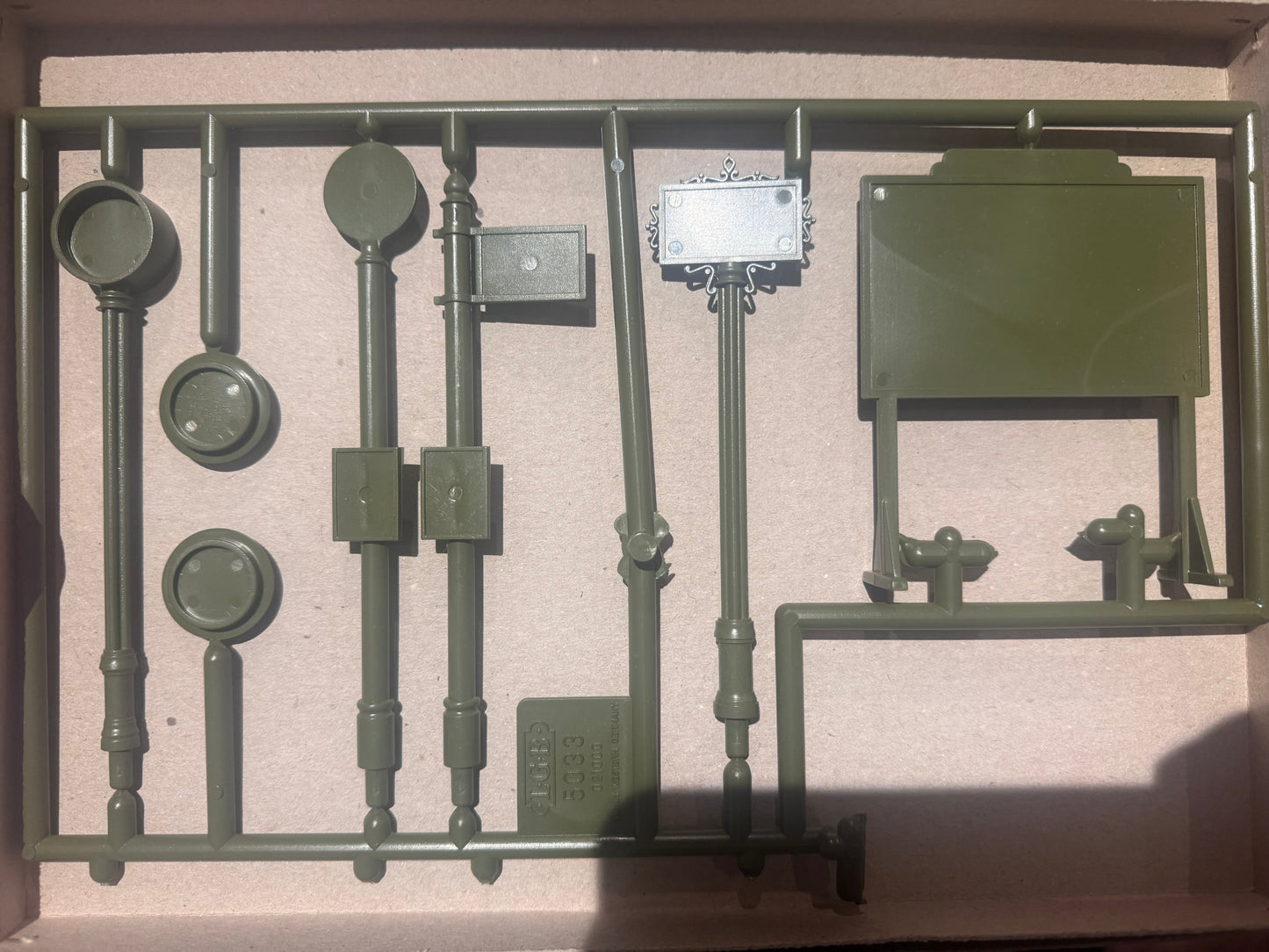 LGB 5033 (G Scale / 45mm ) Station Signs and clock Kit Pack 