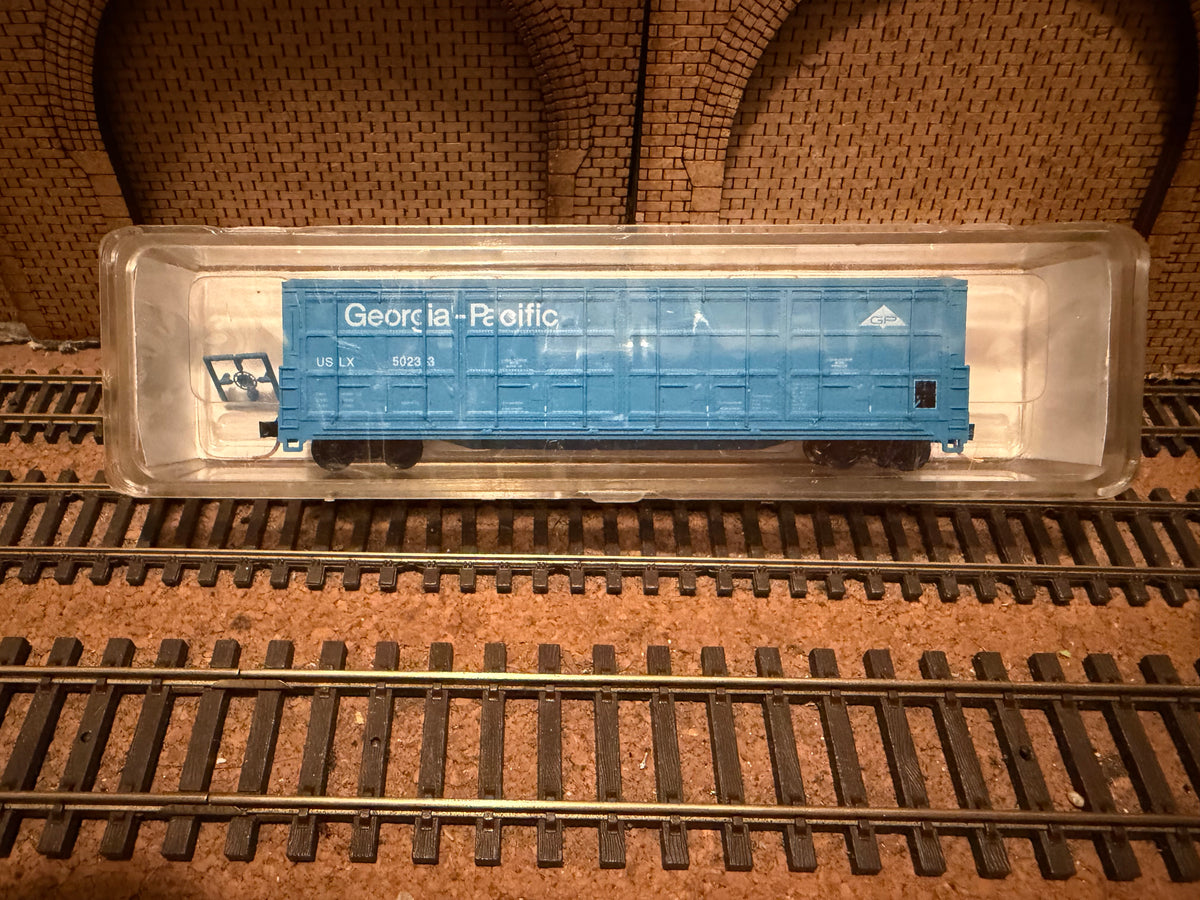 Red Caboose RN-17402-9 (N Scale) Georgia Pacific Railroad, Thrall All Door Box Car No.50233 