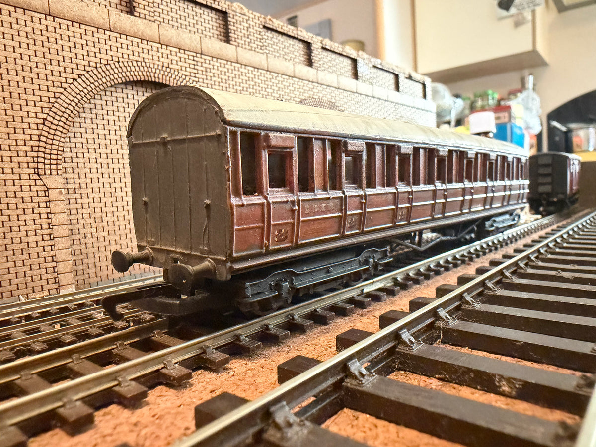 Ian Kirk (OO) Scratch Built (OO) London North Eastern Railway, Gresley Third Class Suburban Coach (No Number) in Weathered LNER Varnished Teak 
