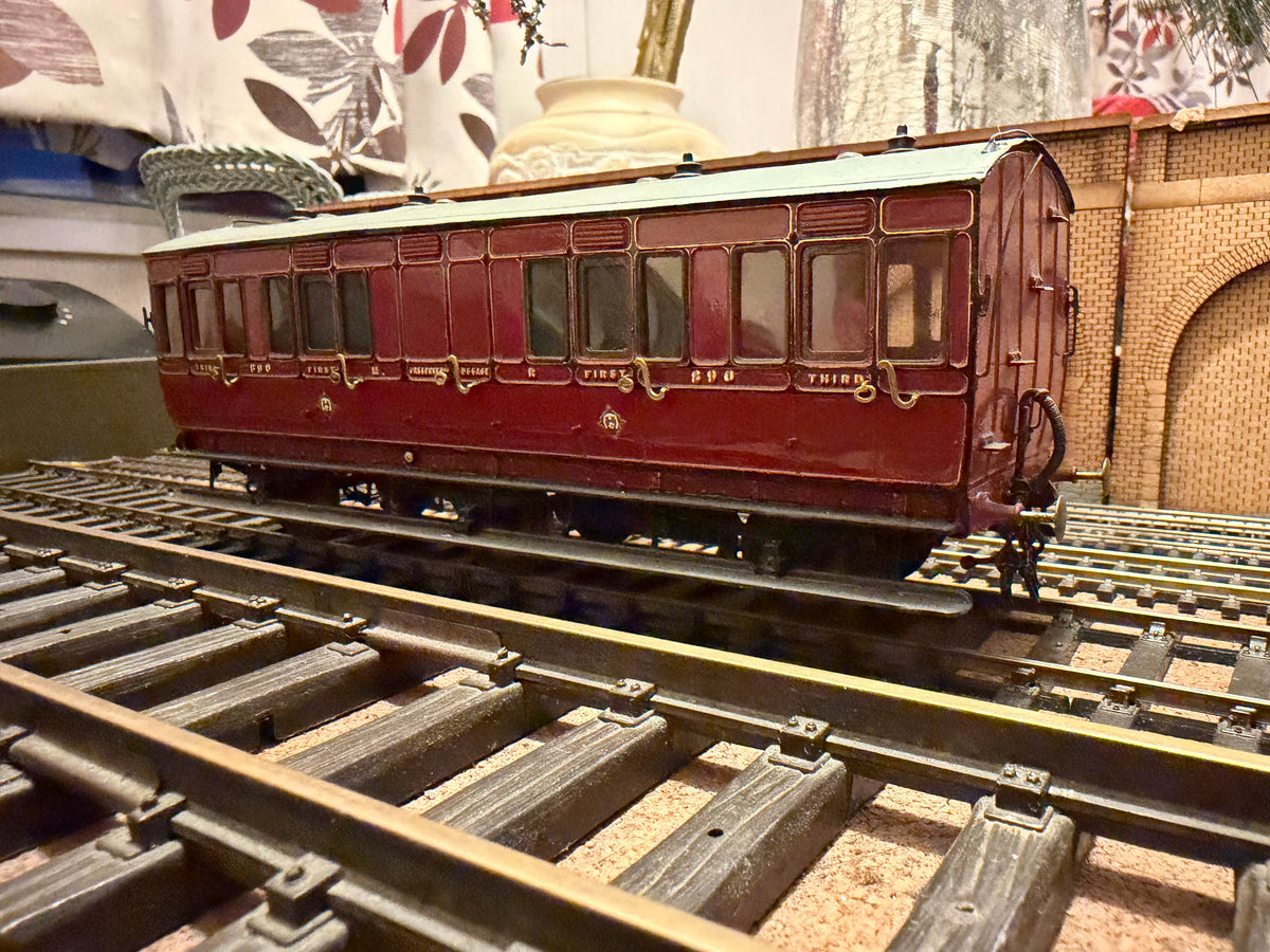 Unknown Manufacturer (O Gauge) Midland Railway Six Wheel Compartment Composite Coach No.890 in Midland Railway lined Crimson Lake. 