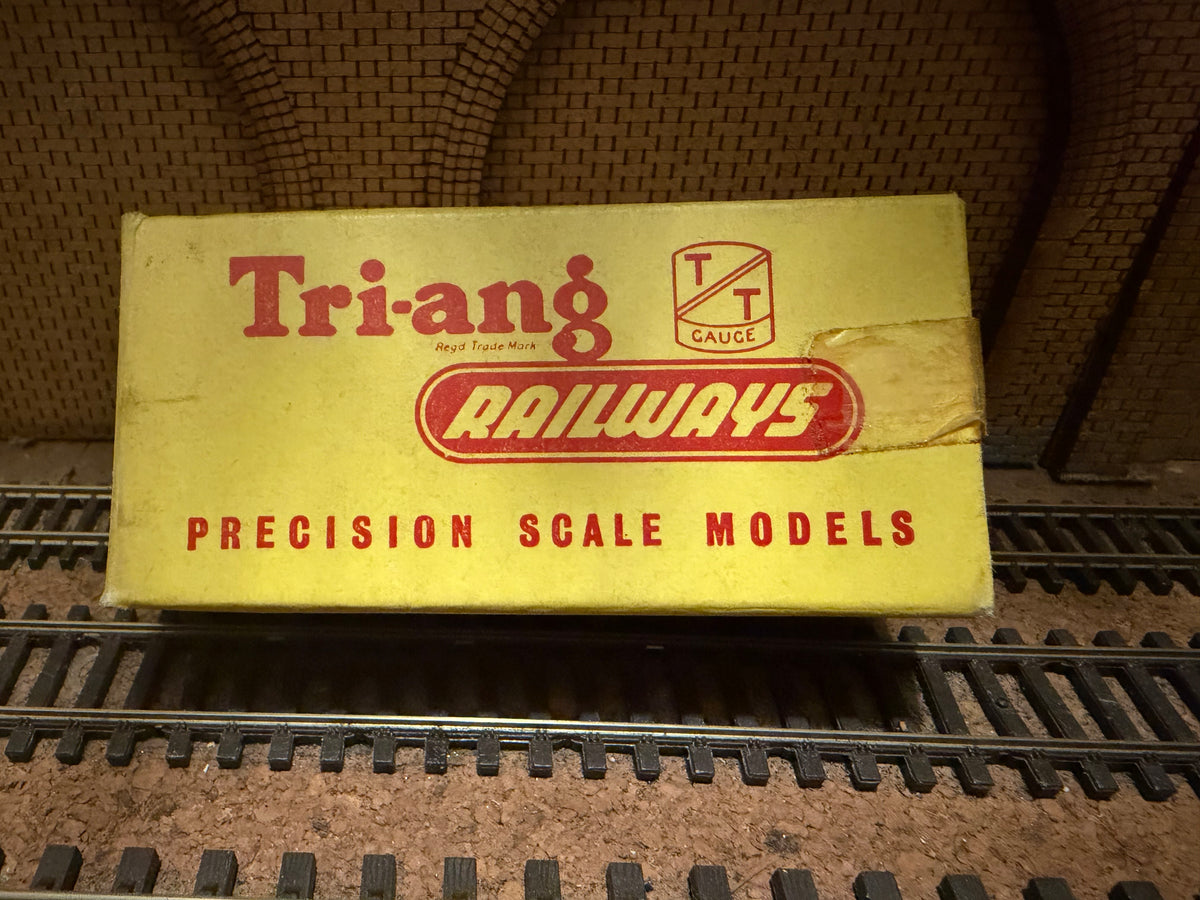 Tri-ang T.276 (TT) British Railways Container Flat No.B530298 in BR Bauxite with Containers 