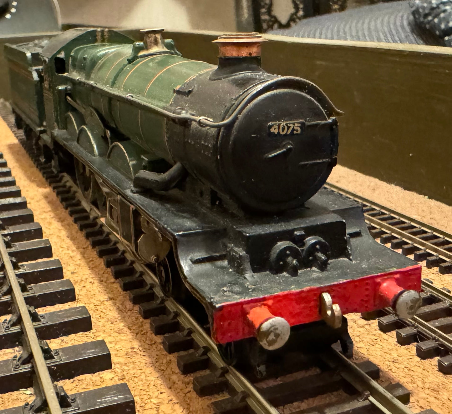 Hornby Dublo [2 Rail] (OO) Ex GWR, 4073 ‘Castle Class’ No.4075 “Cardiff Castle” in Lined British Railways Green.