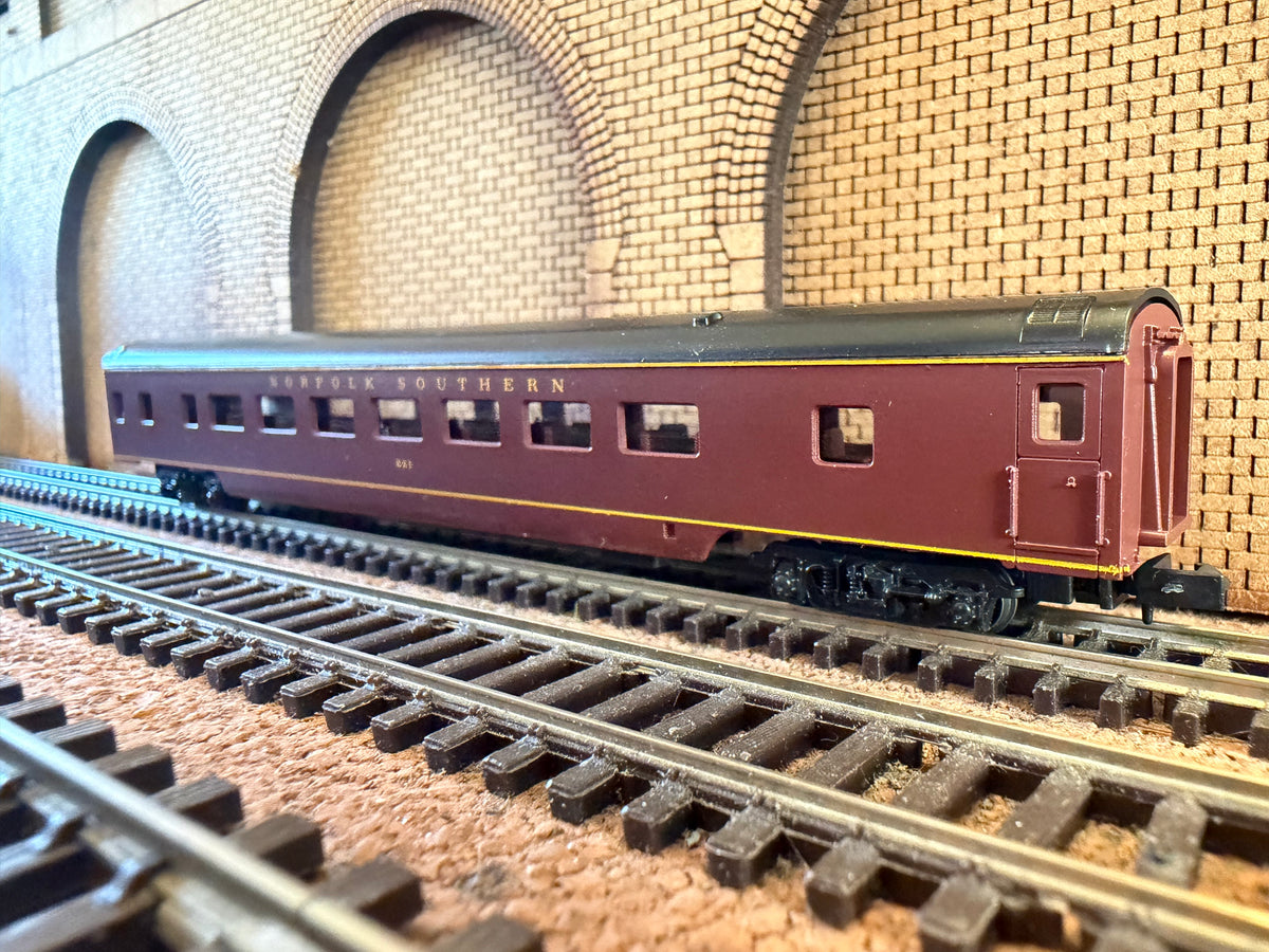 Con-Cor #000104002A (N Scale) Norfolk Southern Railroad 85ft Coach No.531 in NS Lined Maroon 