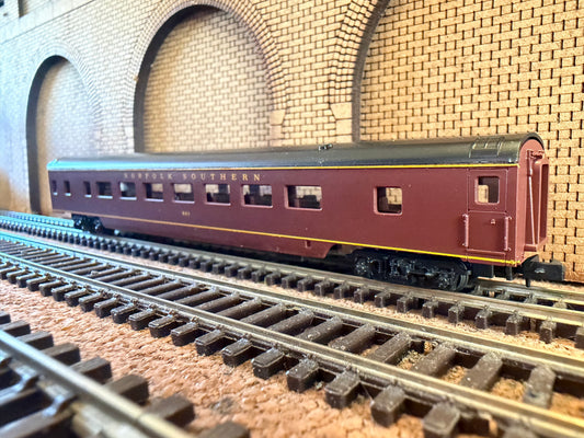 Con-Cor #000104002A (N Scale) Norfolk Southern Railroad 85ft Coach No.531 in NS Lined Maroon 