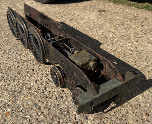 LBSC (3.5 inch) Hielan Lassie / LNER Thompson A2/3. Frames, Axle boxes, Wheels and Central Cylinder. 