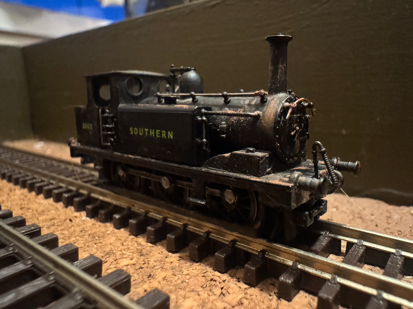 Dapol ND100c (N Gauge) Ex LBSCR, A1X ‘Terrier’ No.2662 [“Martello”] in unlined heavily weathered Wartime Southern Railway Black
