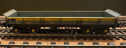 Dapol / Pete Waterman (OO) British Rail, ‘Turbot’ Bogie Ballast Wagon No.DB978339 in weathered BR Engineers “Dutch” livery.