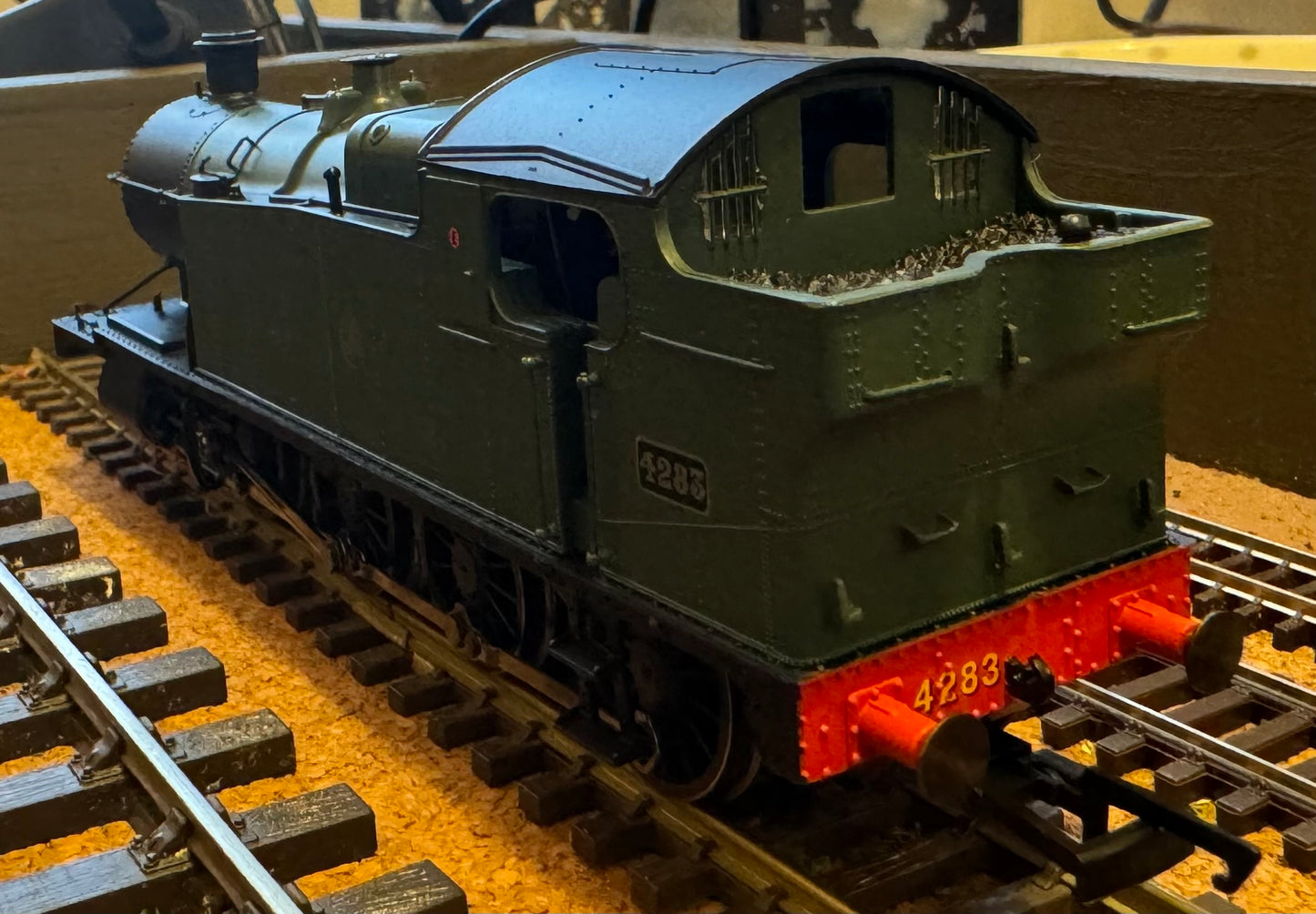 Hornby (OO) Great Western Railway, 42xx No.4283 in GWR unlined Brunswick Green (1932-1947 Crest). DCC Fitted.