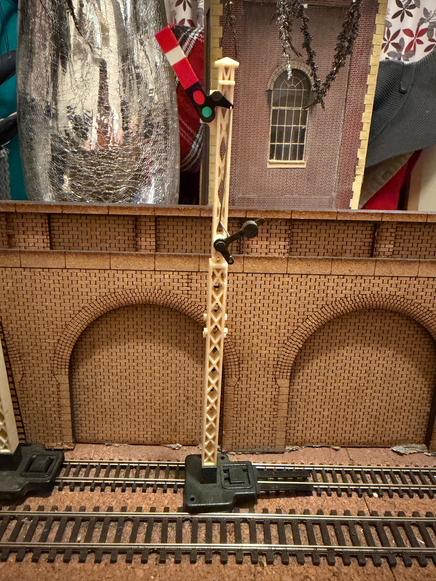 Hornby (OO) Tall Lattice Frame Upper Quadrant Semaphore Stop Signal