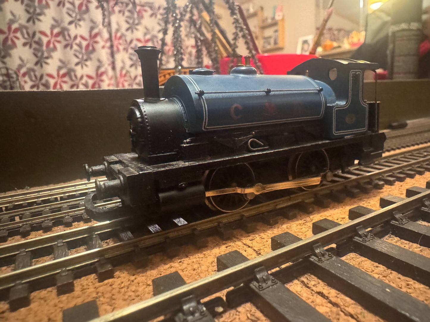 Hornby R.057 (OO) Caledonian Railway 264 Class ‘Pug’ No.270 in CR Lined Blue.